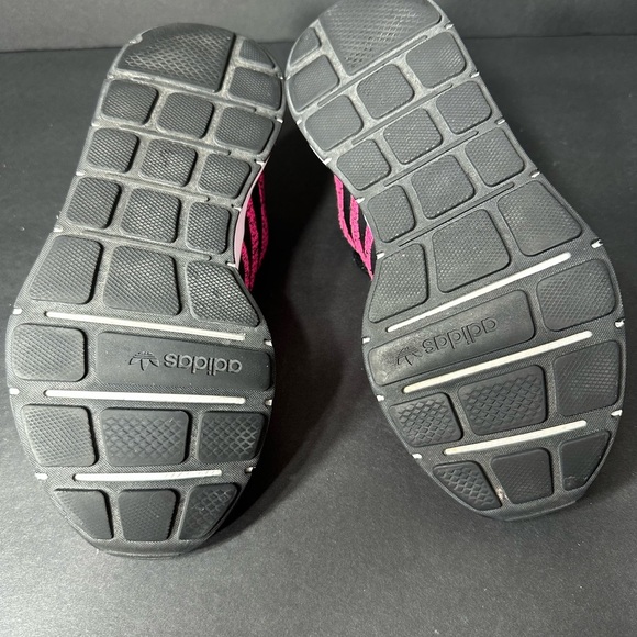 Adidas Pink and Black Sneakers size 5 pre owned Exellent conditions - Picture 5 of 5